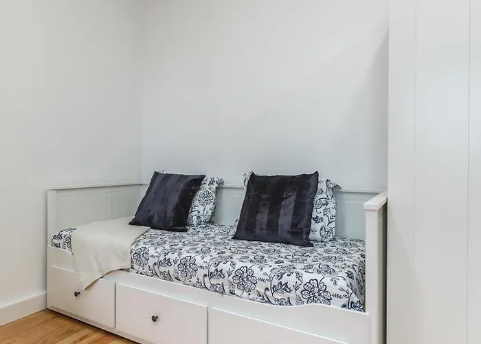 Charming With Garden In Apartamento Oporto